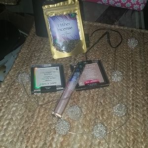 Wet N Wild limited. EYESHADOW AND HIGHLIGHTER